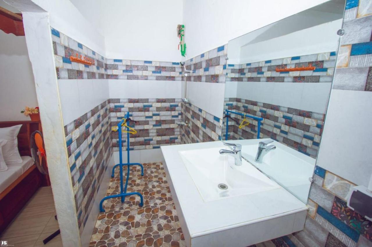 Hotel National Ambilobe Екстер'єр фото